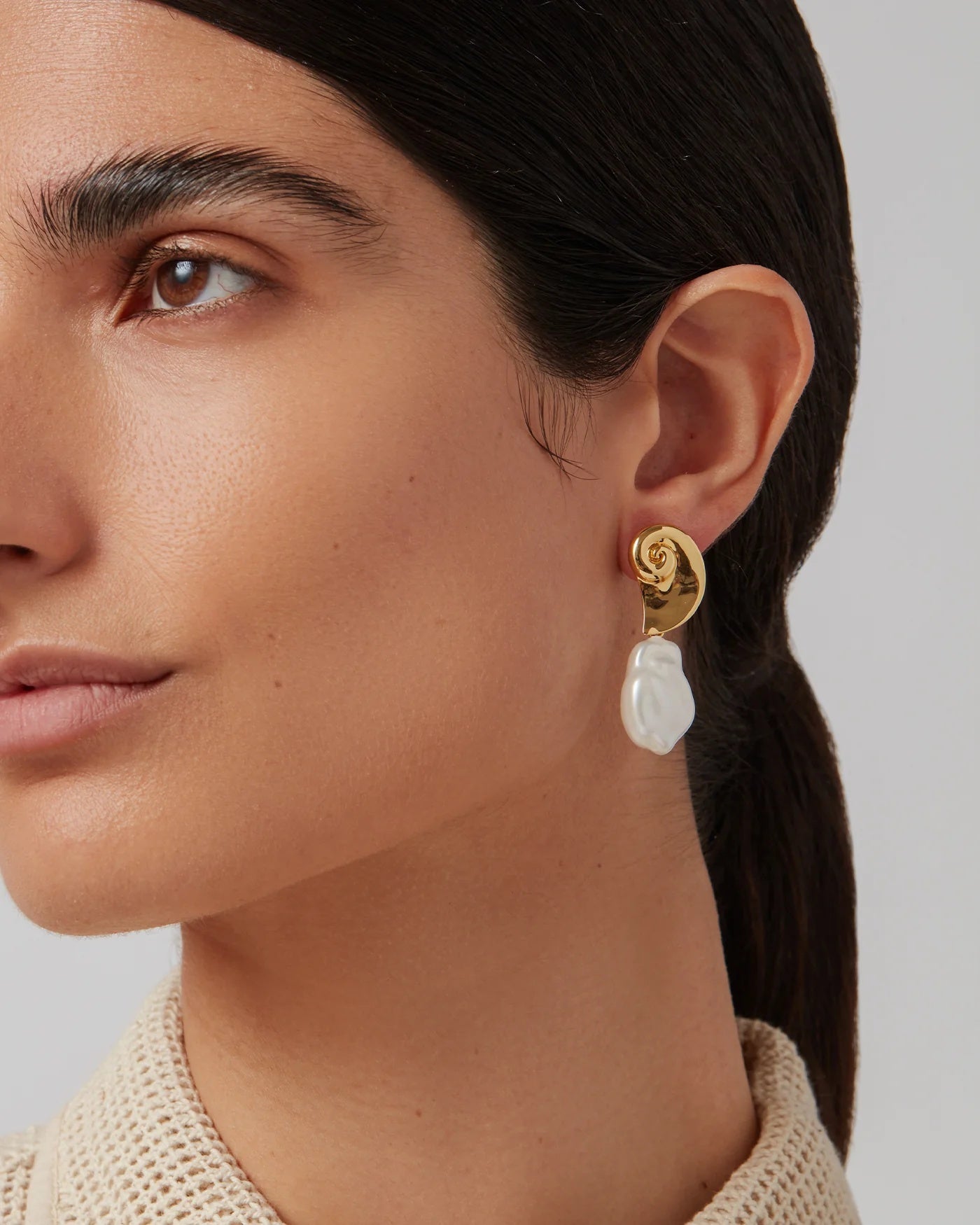 Drop pearl earrings