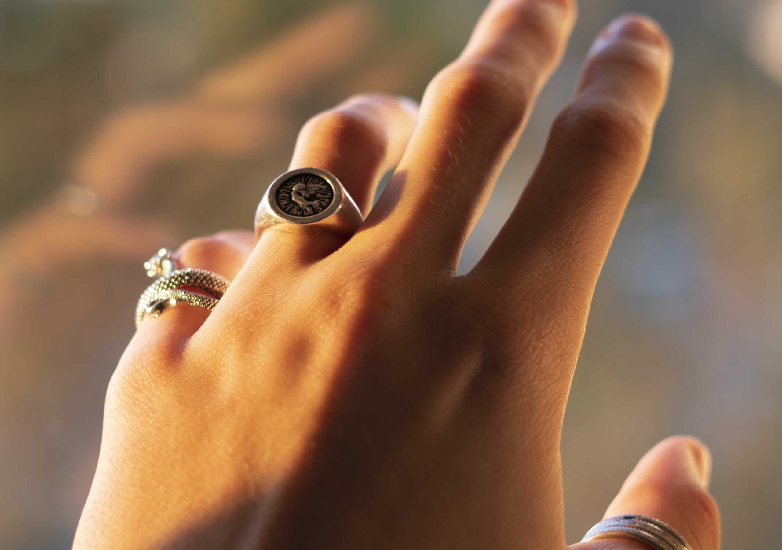 How to mix and match jewelry for a stylish look