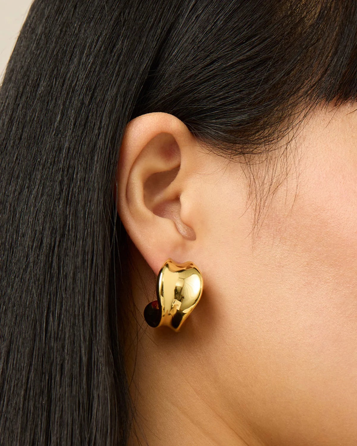 Classic stud earrings