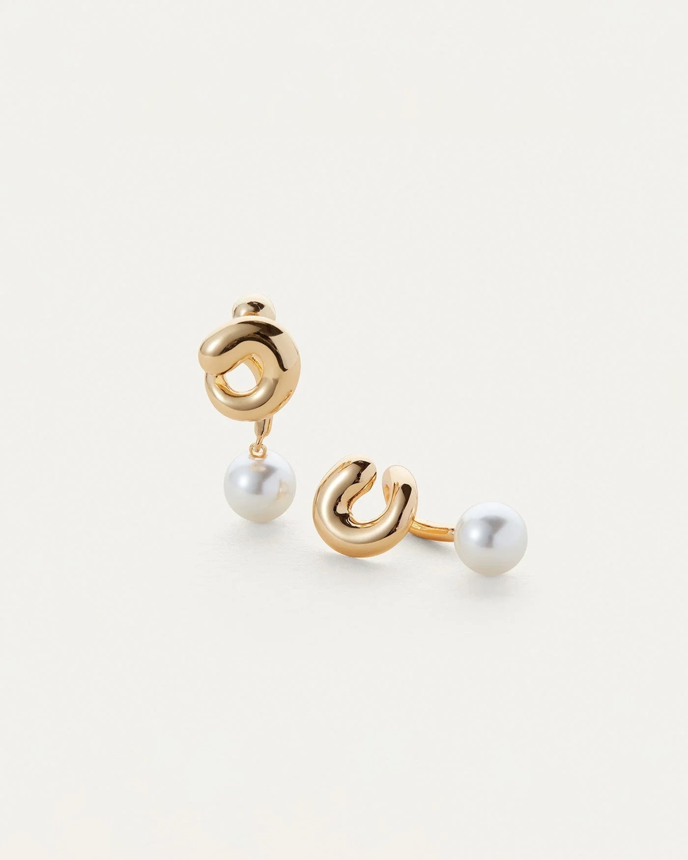 Daphne pearl earrings