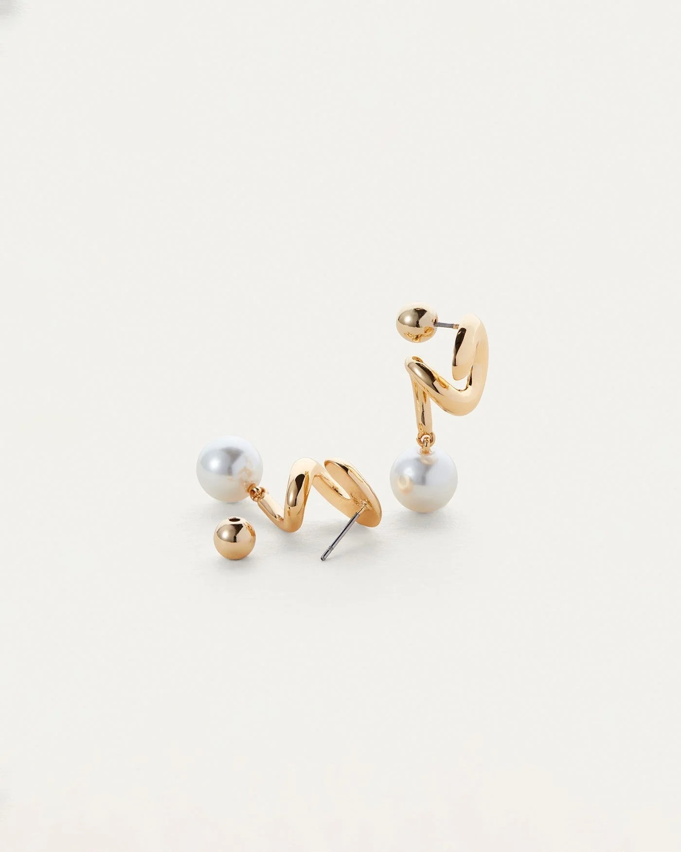 Daphne pearl earrings
