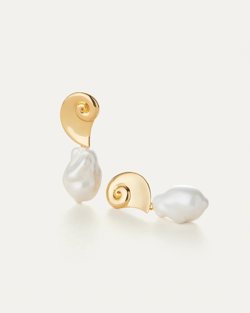 Drop pearl earrings