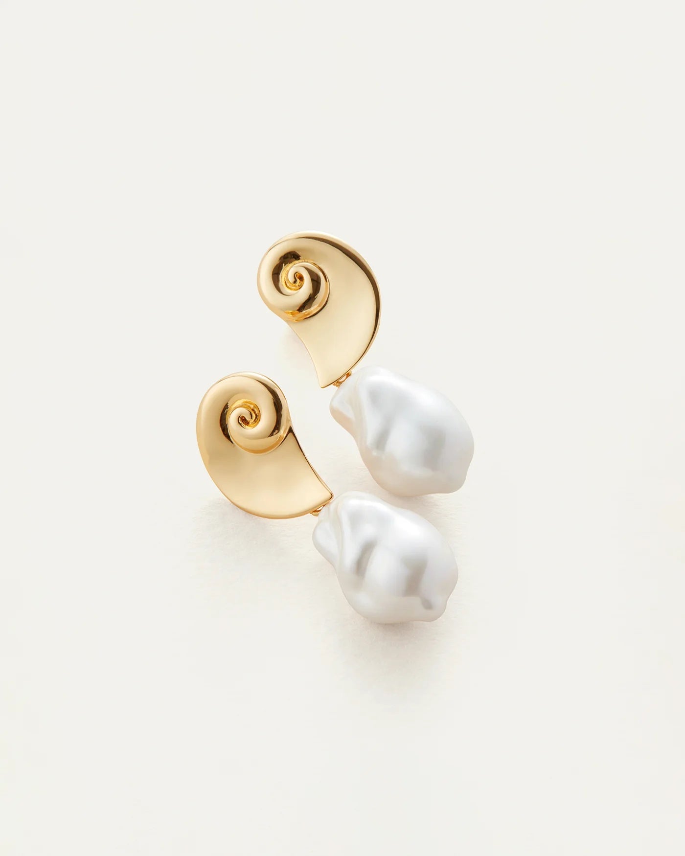 Drop pearl earrings