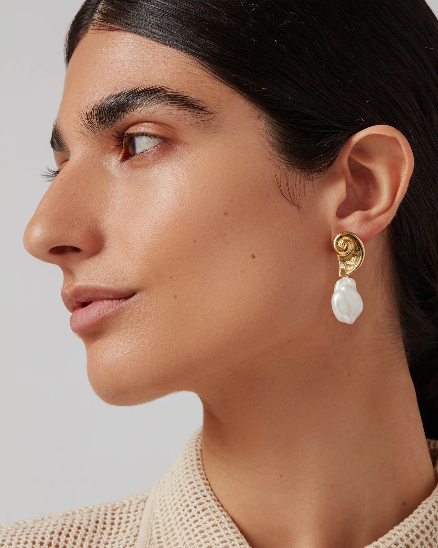 Drop pearl earrings