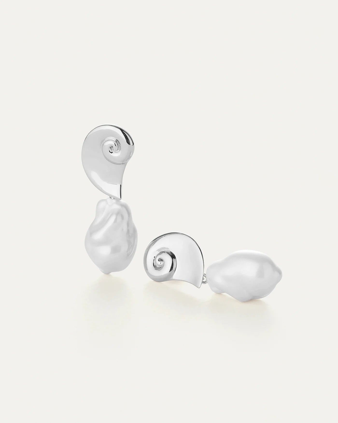 Drop pearl earrings